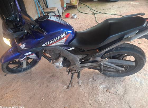 HONDA CB TWISTER 